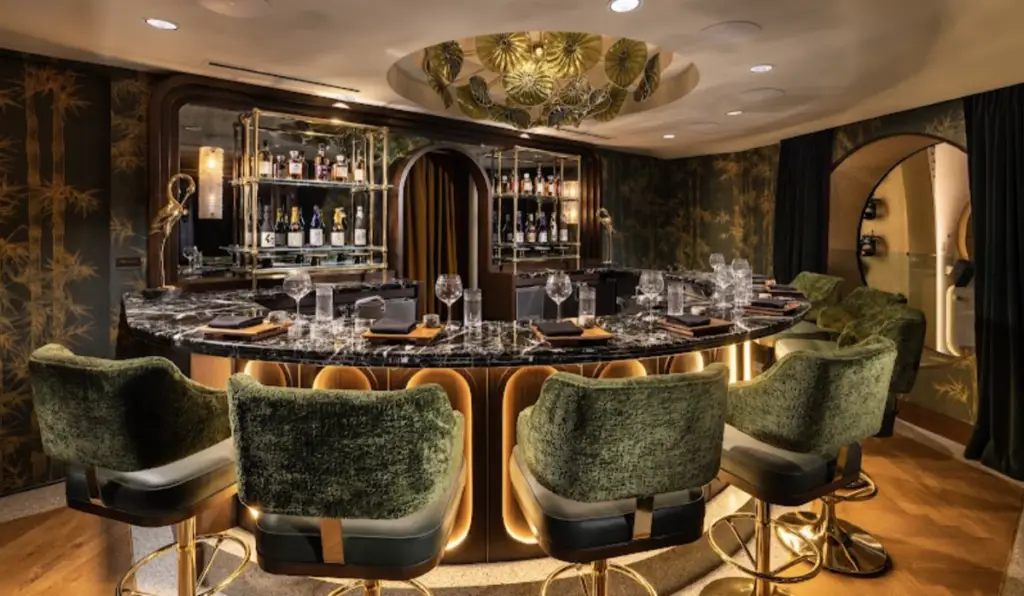 Queen Miami Beach Unveils High-End Speakeasy Style Omakase Experience Queen Omakase | Unveiling April 2023 Intimate eight-seat dining cove located on the 2nd floor of the iconic